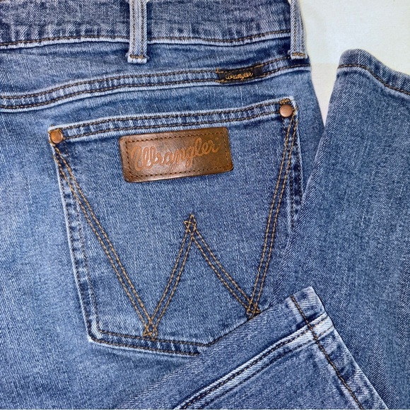 Wrangler Men’s Straight Leg Jeans Classic Denim 36x32 RN 130273 CA 55384 - Picture 3 of 8